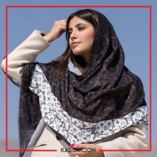 شال پاییزی سفید و مشکی — نمای ۱